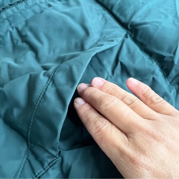 Vintage Eddie Bauer Goose
Down Puffer Vest Men’s Size Small - Picture 6 of 9